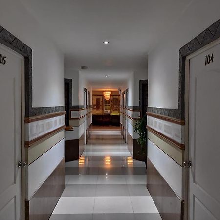 Rizzo Plaza Hotel 툼베스 외부 사진