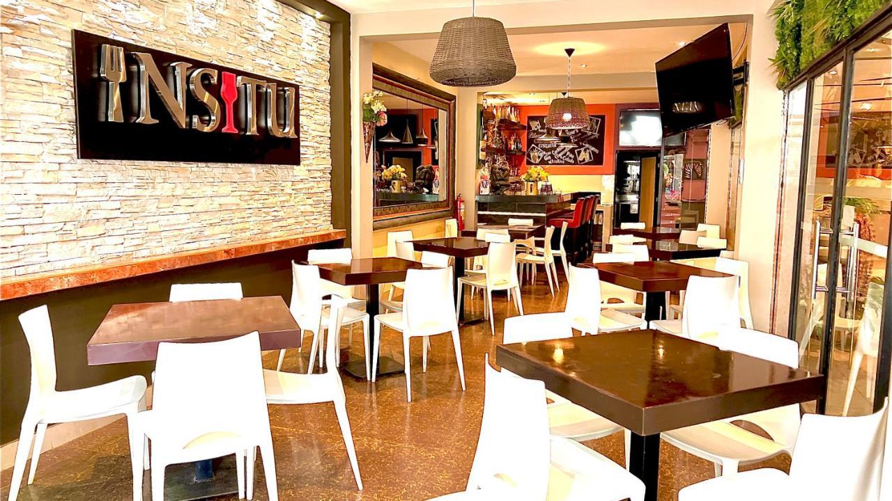 Rizzo Plaza Hotel 툼베스 외부 사진