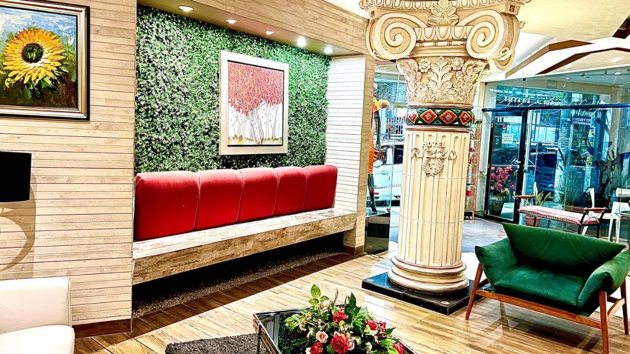 Rizzo Plaza Hotel 툼베스 외부 사진