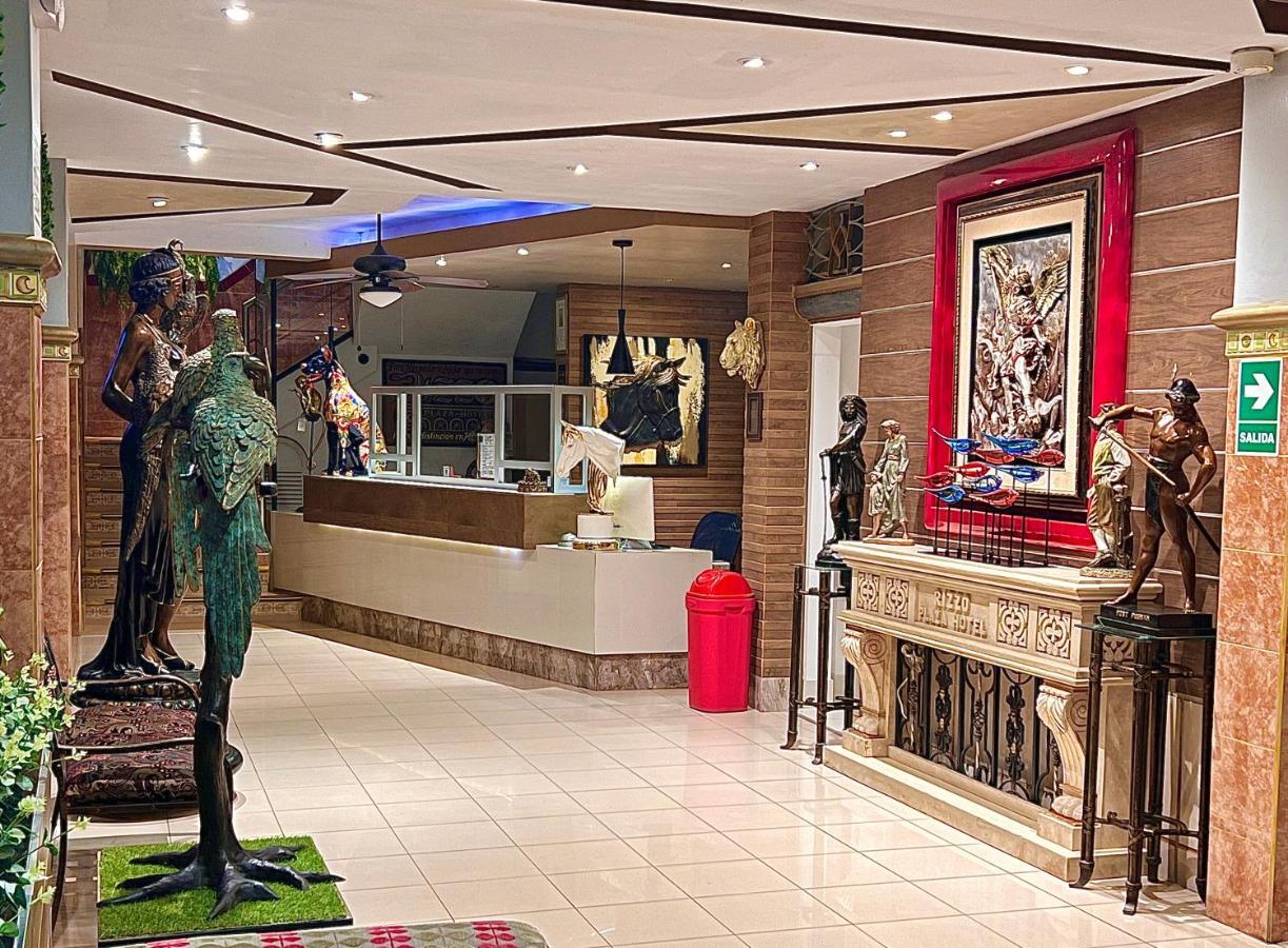 Rizzo Plaza Hotel 툼베스 외부 사진