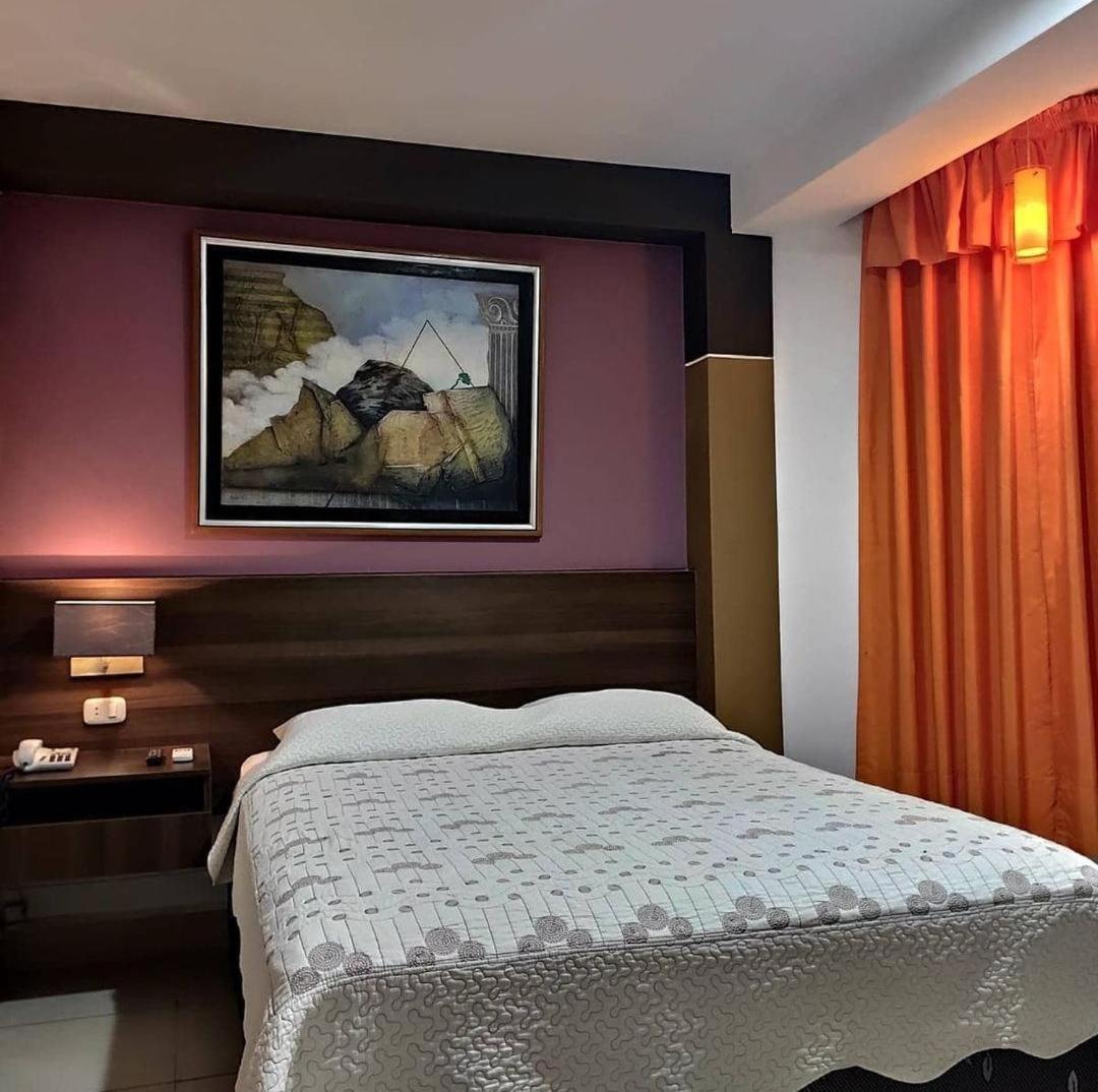Rizzo Plaza Hotel 툼베스 외부 사진