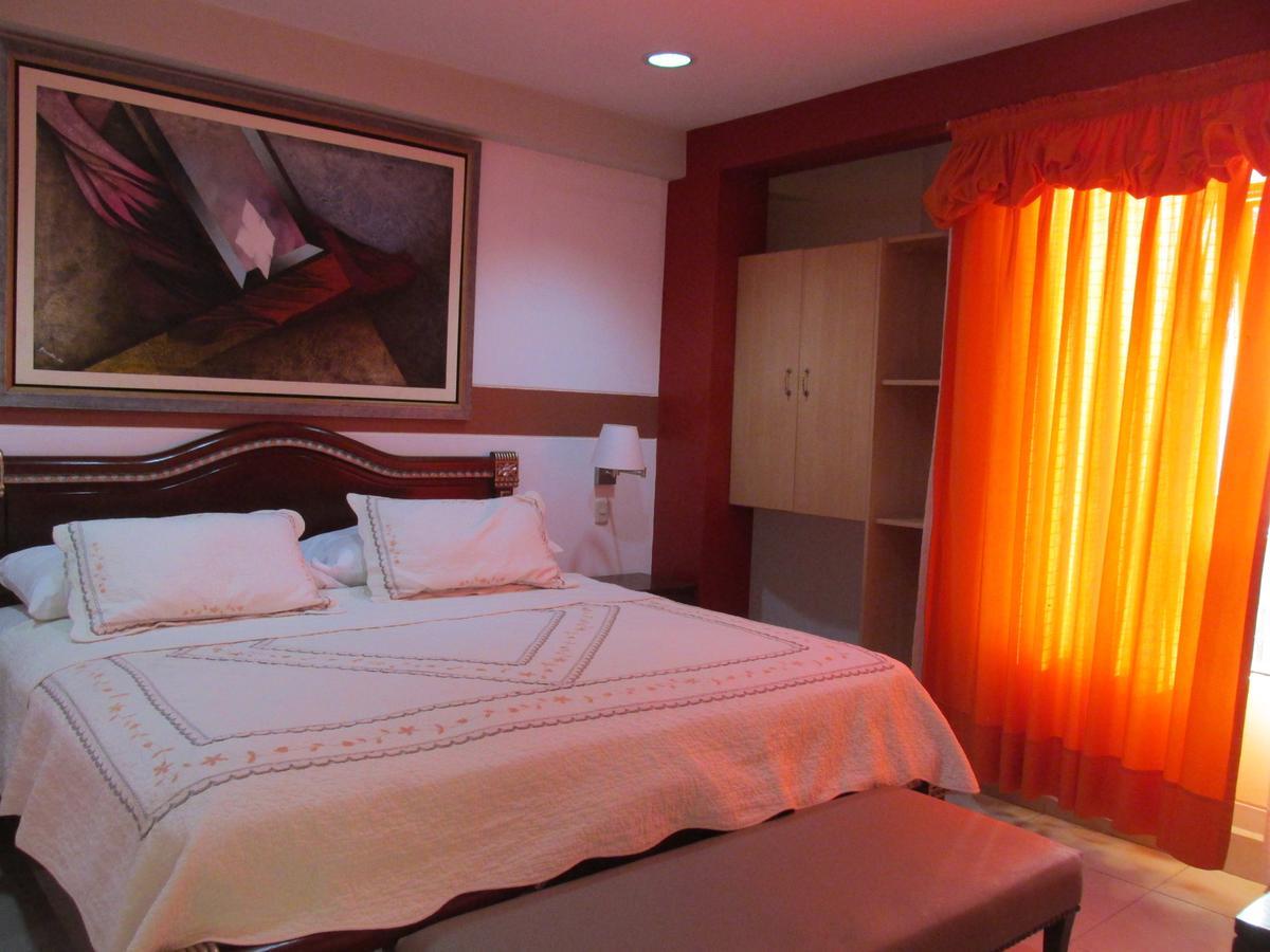 Rizzo Plaza Hotel 툼베스 외부 사진
